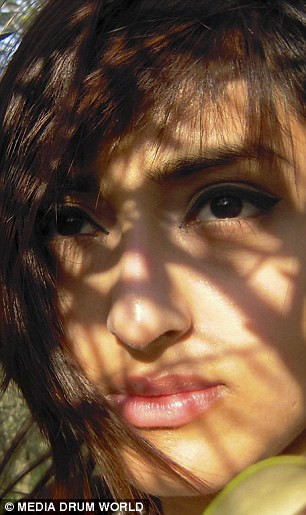 Belgesel için gittiği kabilede birden evlendirildi