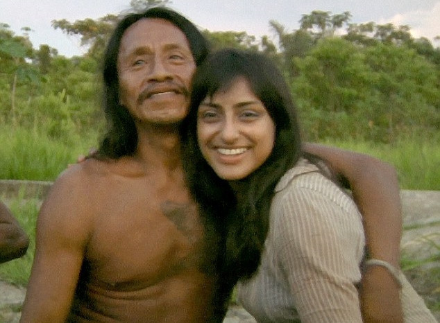 Belgesel için gittiği kabilede birden evlendirildi