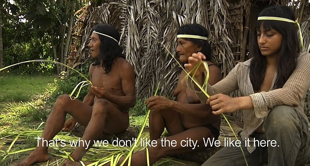 Belgesel için gittiği kabilede birden evlendirildi