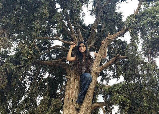 Belgesel için gittiği kabilede birden evlendirildi