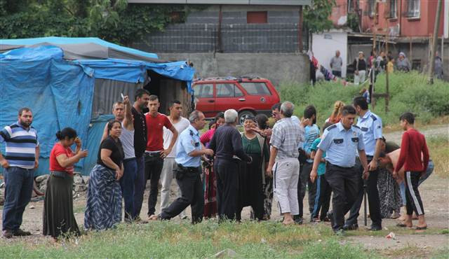 Adana’da ‘Cono’lar ortalığı birbirine kattı