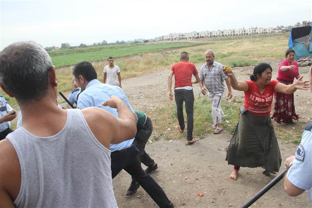 Adana’da ‘Cono’lar ortalığı birbirine kattı