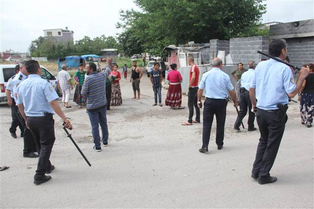 Adana’da ‘Cono’lar ortalığı birbirine kattı