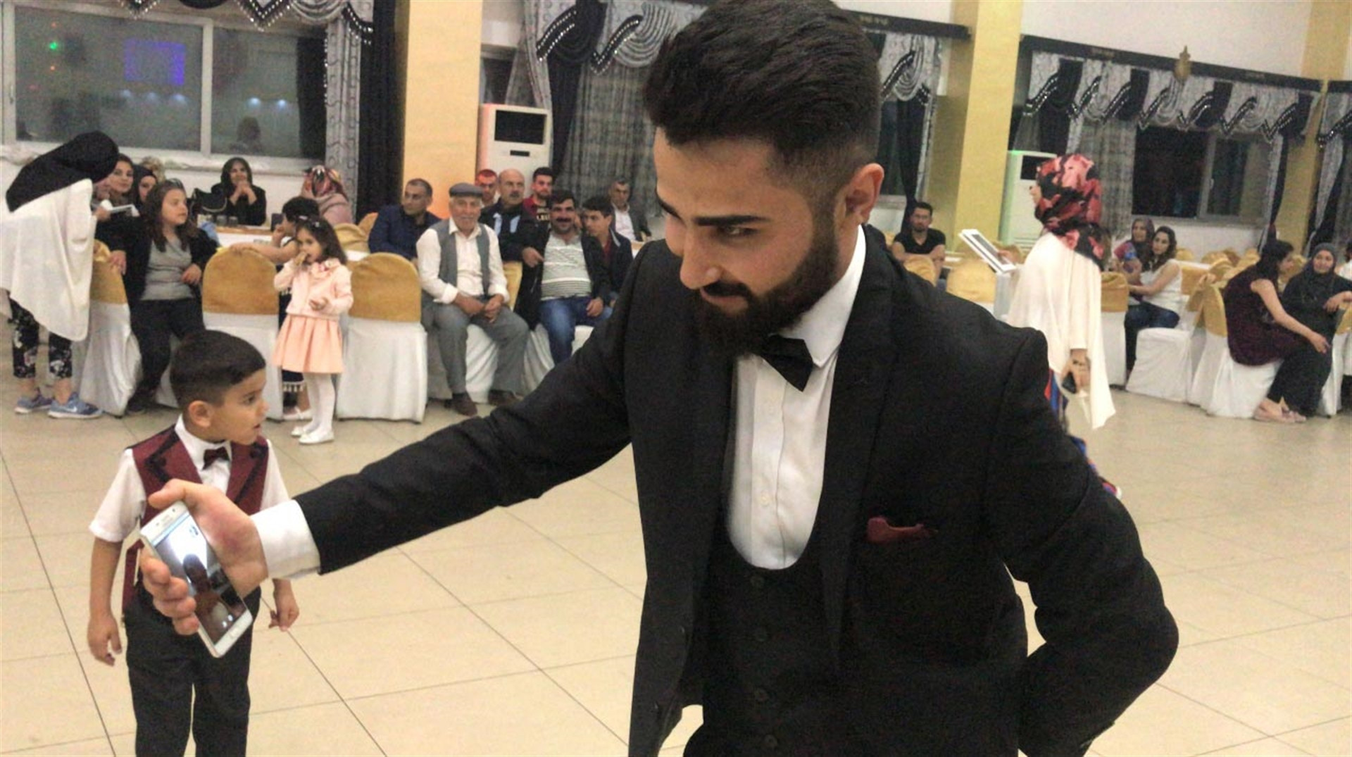 Almanyadaki gelin Diyarbakırdaki düğüne böyle katıldı