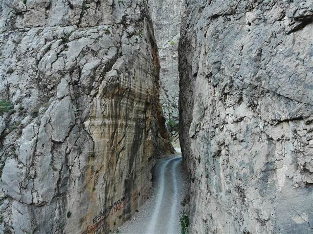 Dünyanın en tehlikeli yolu... Yapımı 132 yıl sürdü