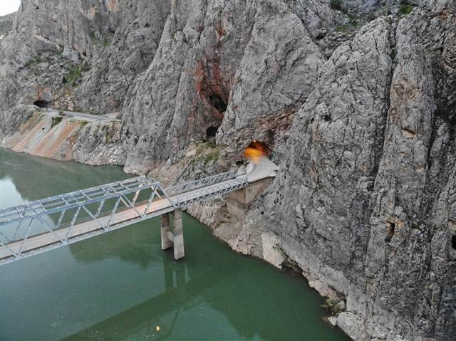 Dünyanın en tehlikeli yolu... Yapımı 132 yıl sürdü