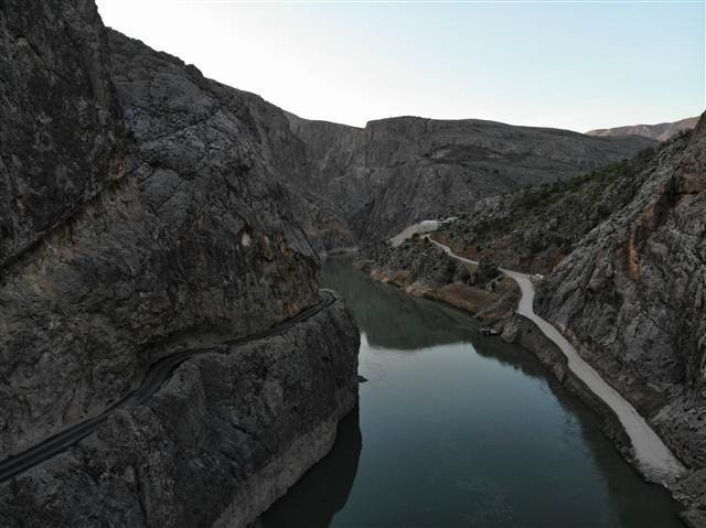 Dünyanın en tehlikeli yolu... Yapımı 132 yıl sürdü