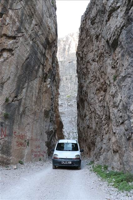 Dünyanın en tehlikeli yolu... Yapımı 132 yıl sürdü