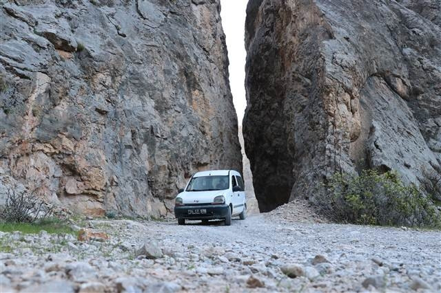 Dünyanın en tehlikeli yolu... Yapımı 132 yıl sürdü
