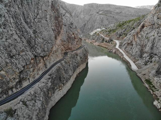 Dünyanın en tehlikeli yolu... Yapımı 132 yıl sürdü