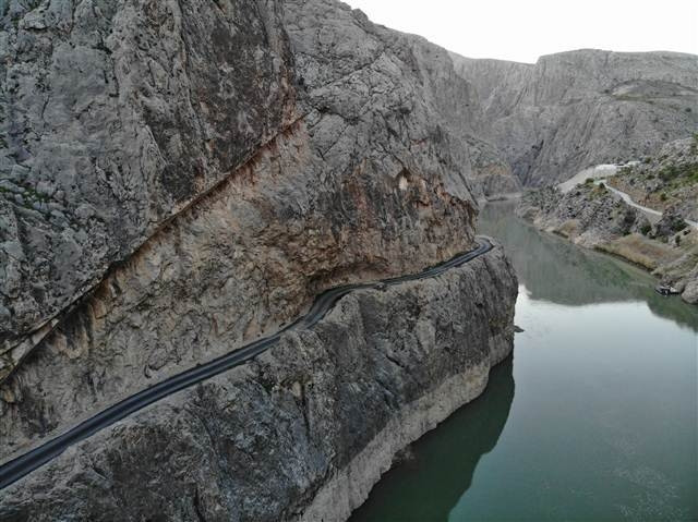Dünyanın en tehlikeli yolu... Yapımı 132 yıl sürdü