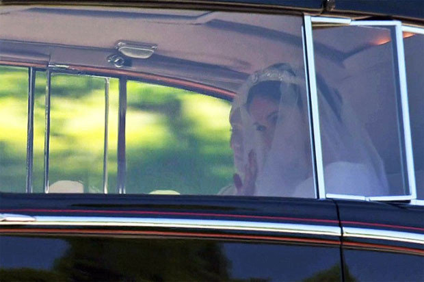 Gelin yola çıktı: İşte Meghan Markleın gelinliği