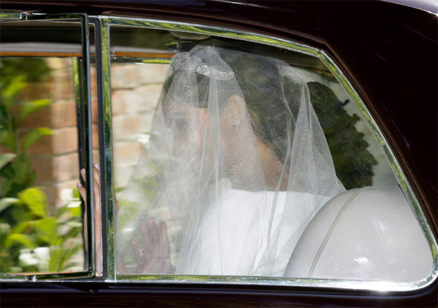 Gelin yola çıktı: İşte Meghan Markleın gelinliği