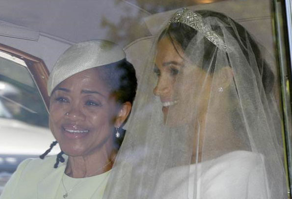 Gelin yola çıktı: İşte Meghan Markleın gelinliği