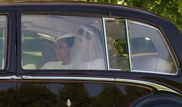 Gelin yola çıktı: İşte Meghan Markleın gelinliği