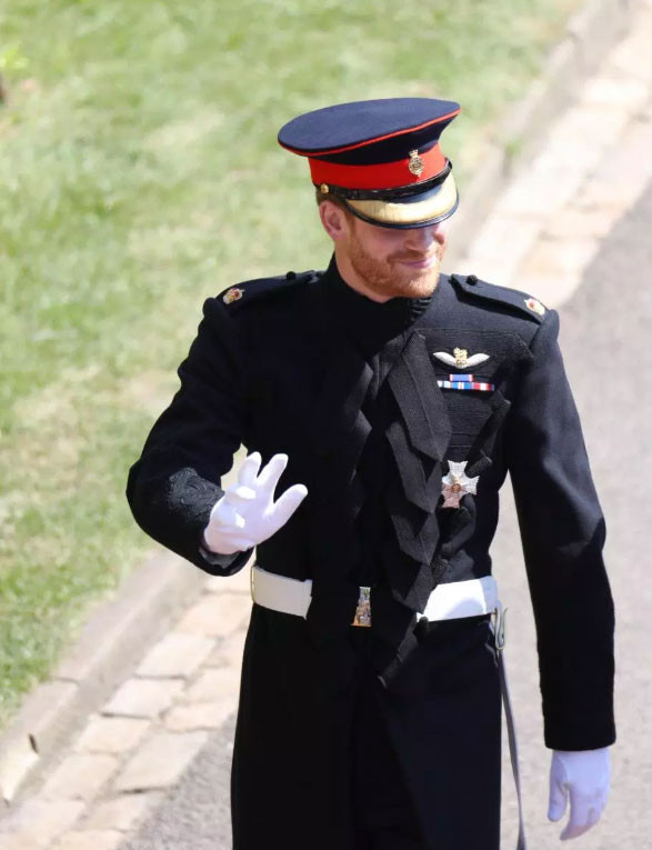 Gelin yola çıktı: İşte Meghan Markleın gelinliği