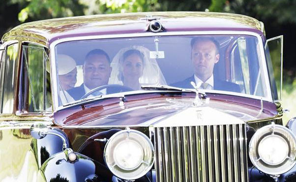 Gelin yola çıktı: İşte Meghan Markleın gelinliği
