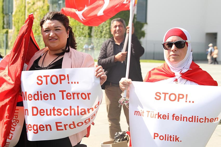 ‘Türkiye Sevdalıları’ndan Berlin’de protesto
