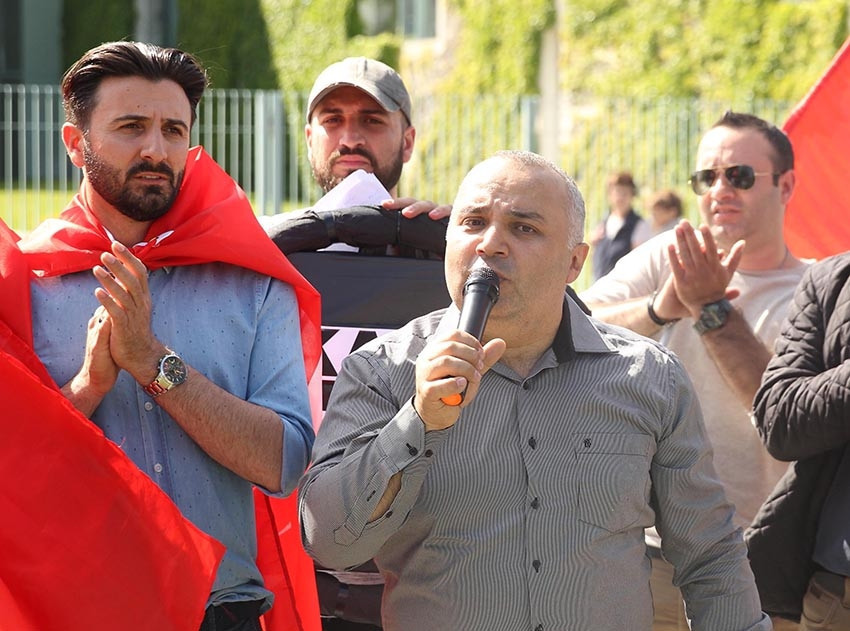 ‘Türkiye Sevdalıları’ndan Berlin’de protesto