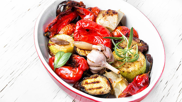 Közlenmiş sebze salatası tarifi