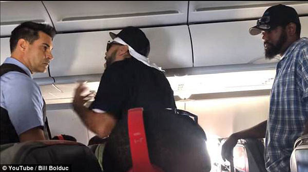 Kabin birbirine girdi... O anlar böyle görüntülendi Kabin birbirine girdi... O anlar böyle görüntülendi