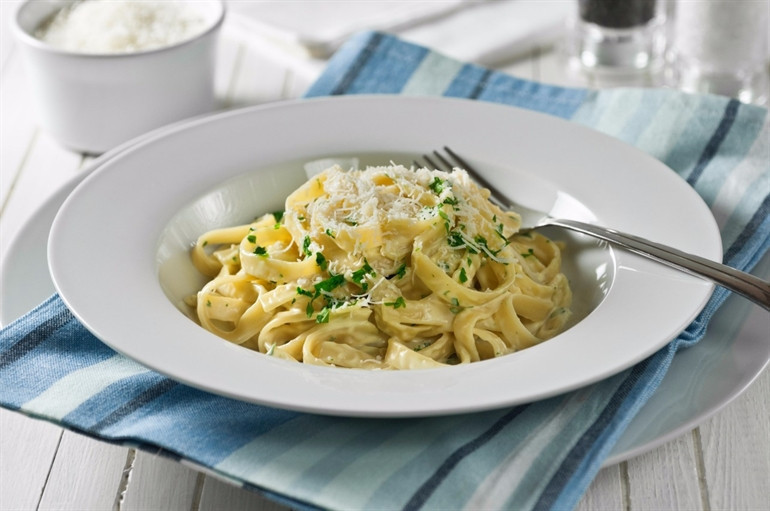 Fettuccine alfredo tarifi