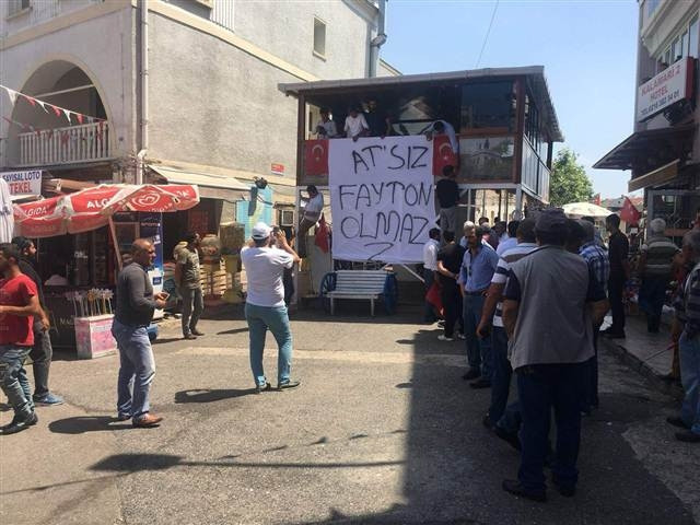 Faytonculardan koşum takımlı protesto