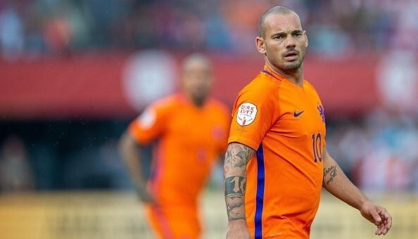 Bu ne hal Sneijder Şok görüntü... Bu ne hal Sneijder Şok görüntü...