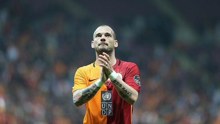 Bu ne hal Sneijder Şok görüntü... Bu ne hal Sneijder Şok görüntü...