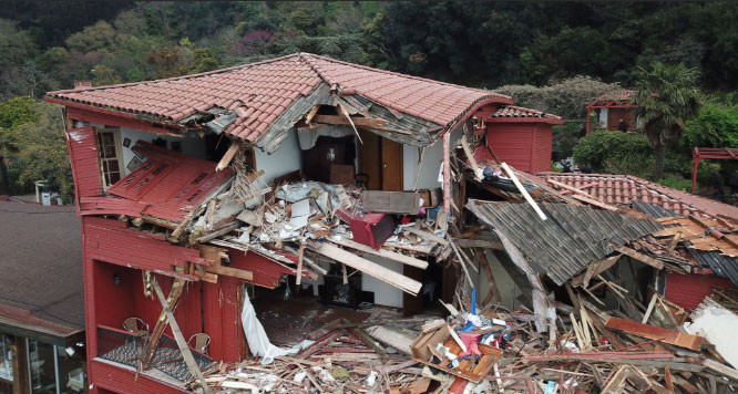 Geminin çarptığı yalıya fotoğraflı kamuflaj Geminin çarptığı yalıya fotoğraflı kamuflaj