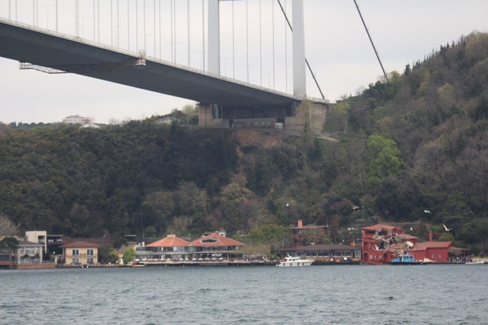 Geminin çarptığı yalıya fotoğraflı kamuflaj Geminin çarptığı yalıya fotoğraflı kamuflaj