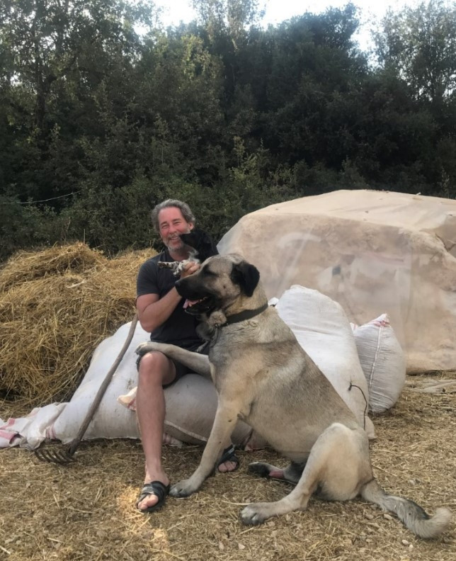 Ünlü oyuncu iki çocuğunu da alıp İstanbulu terk etti... Endonezyada yeni hayat