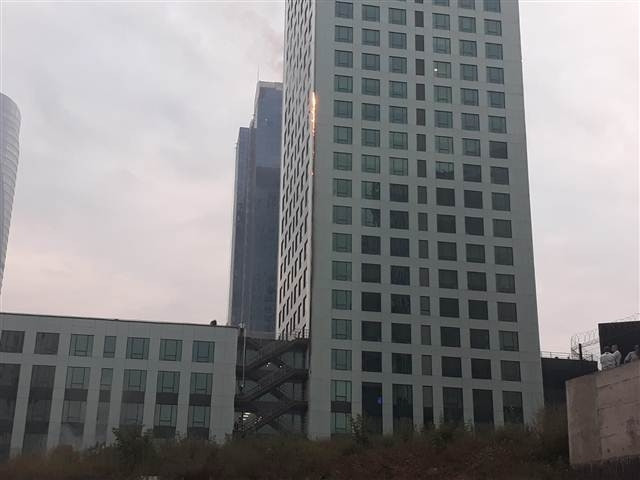 İstanbulda gökdelende yangın