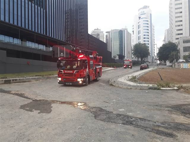 İstanbulda gökdelende yangın