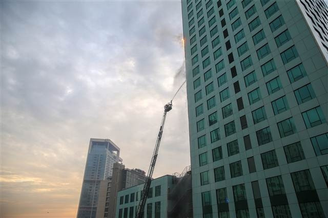 İstanbulda gökdelende yangın