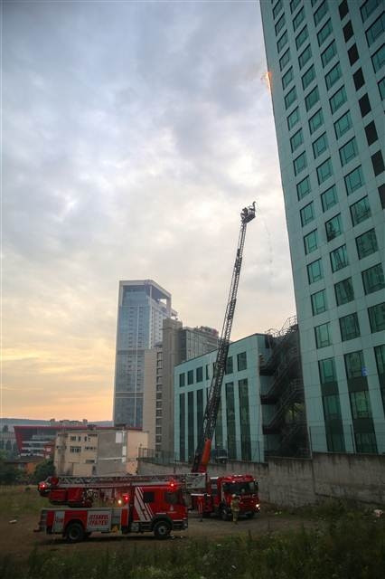 İstanbulda gökdelende yangın