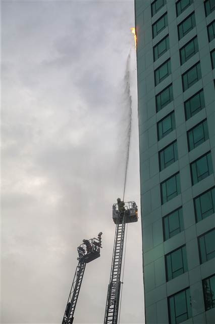 İstanbulda gökdelende yangın