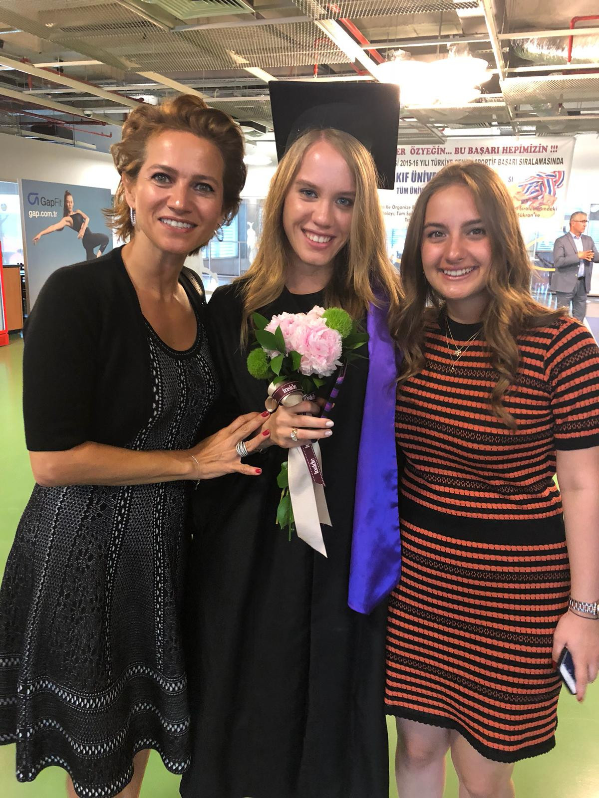 Özyeğin Üniversitesinde mezuniyet heyecanı Özyeğin Üniversitesinde mezuniyet heyecanı