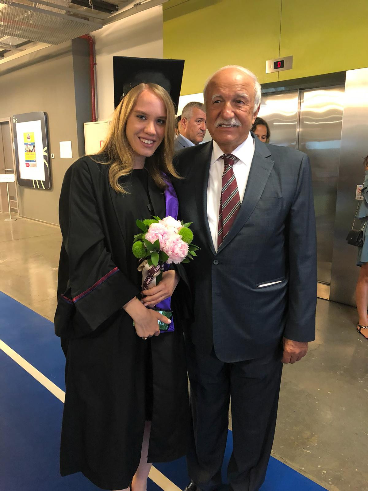 Özyeğin Üniversitesinde mezuniyet heyecanı Özyeğin Üniversitesinde mezuniyet heyecanı