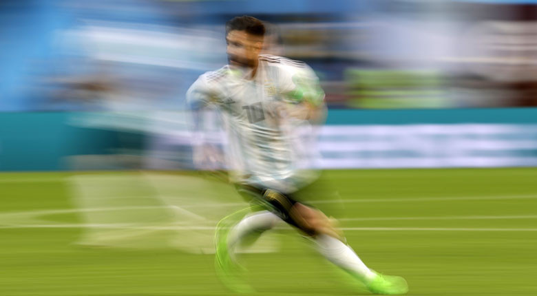 Maradona maçta coştu Hastanelik oldu...