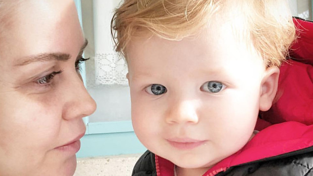 Demet Akalını çıldırtan yorum Bebeğinden utanmadığın belli Demet Akalını çıldırtan yorum Bebeğinden utanmadığın belli