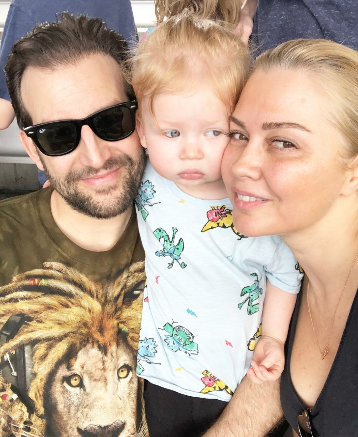 Demet Akalını çıldırtan yorum Bebeğinden utanmadığın belli Demet Akalını çıldırtan yorum Bebeğinden utanmadığın belli