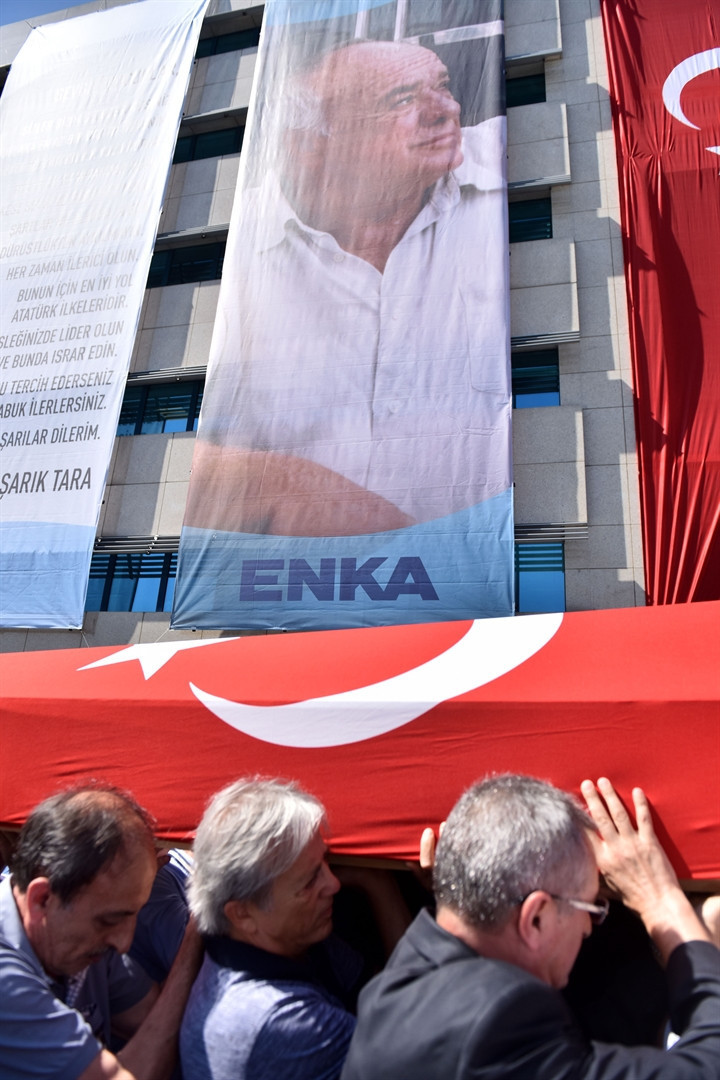 Şarık Tara son yolculuğuna uğurlanıyor