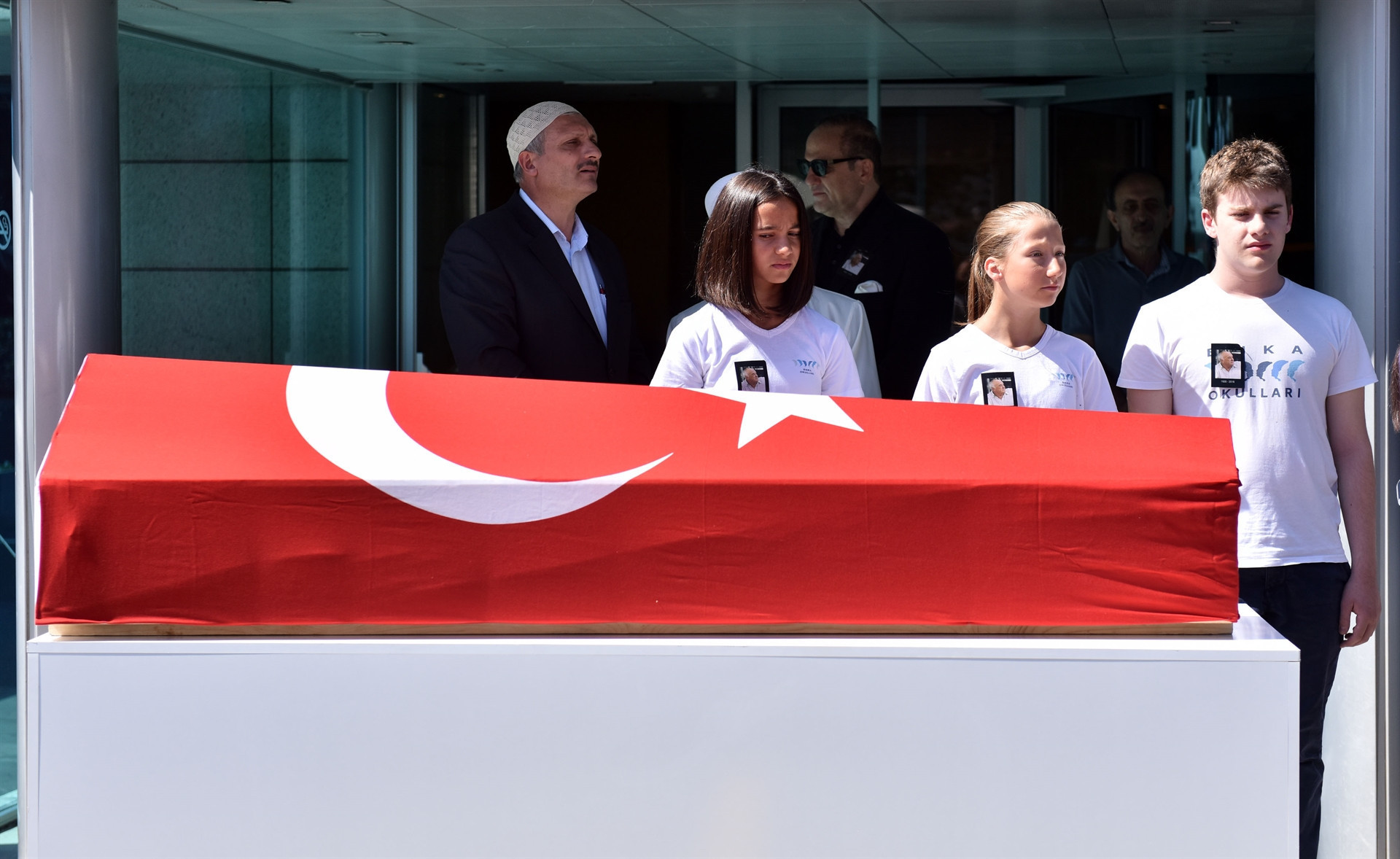 Şarık Tara son yolculuğuna uğurlanıyor