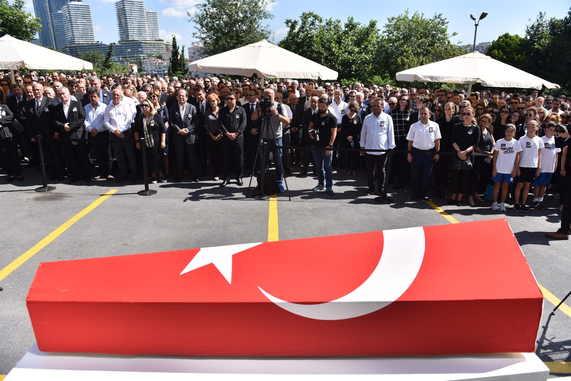 Şarık Tara son yolculuğuna uğurlanıyor