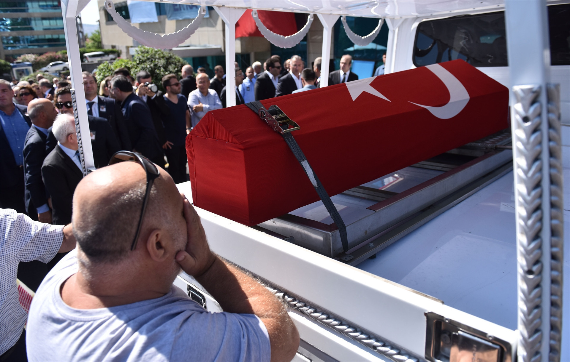 Şarık Tara son yolculuğuna uğurlanıyor