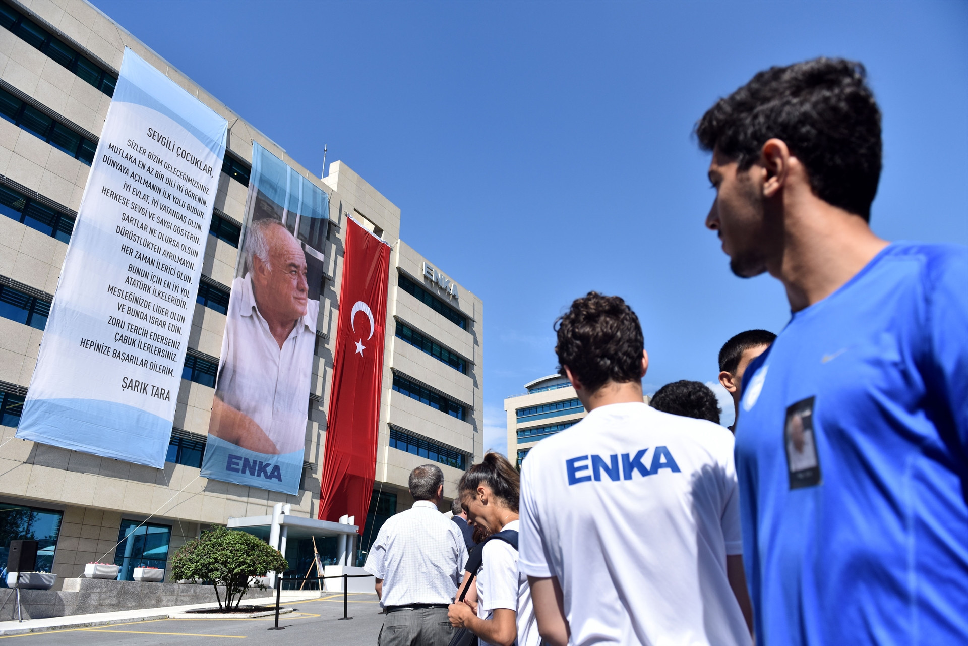 Şarık Tara son yolculuğuna uğurlanıyor