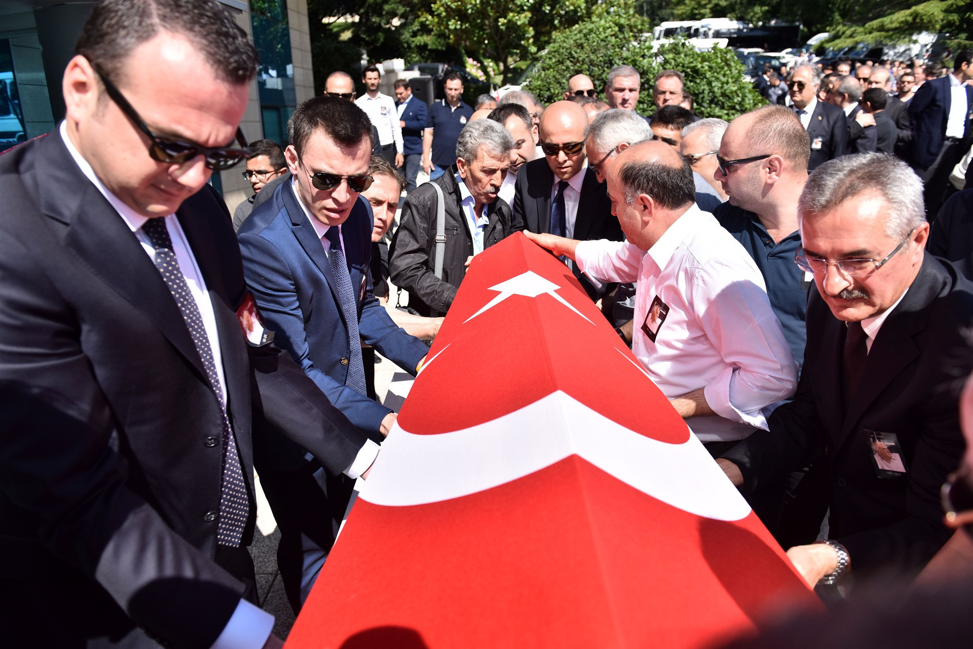 Şarık Tara son yolculuğuna uğurlanıyor