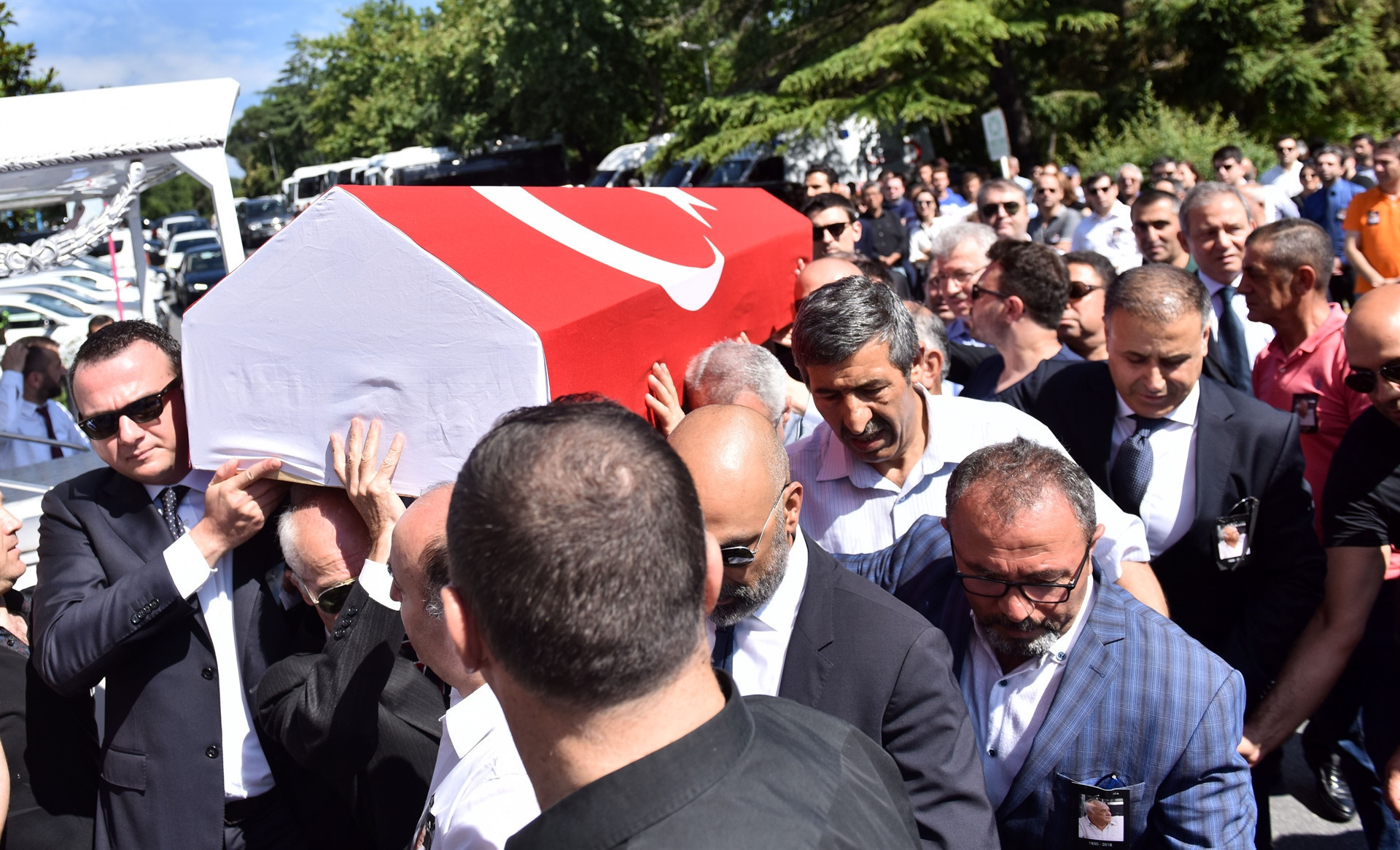 Şarık Tara son yolculuğuna uğurlanıyor