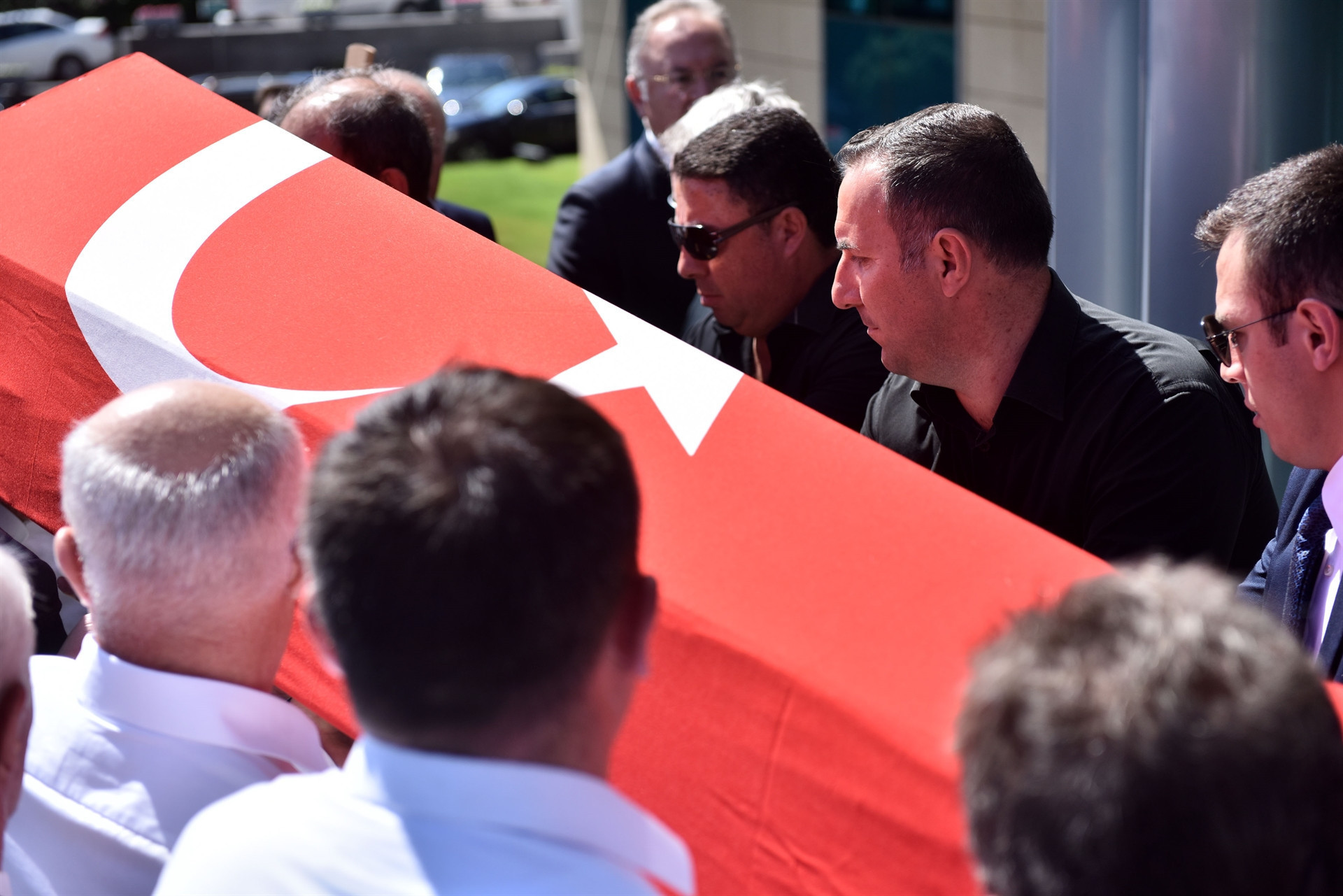 Şarık Tara son yolculuğuna uğurlanıyor